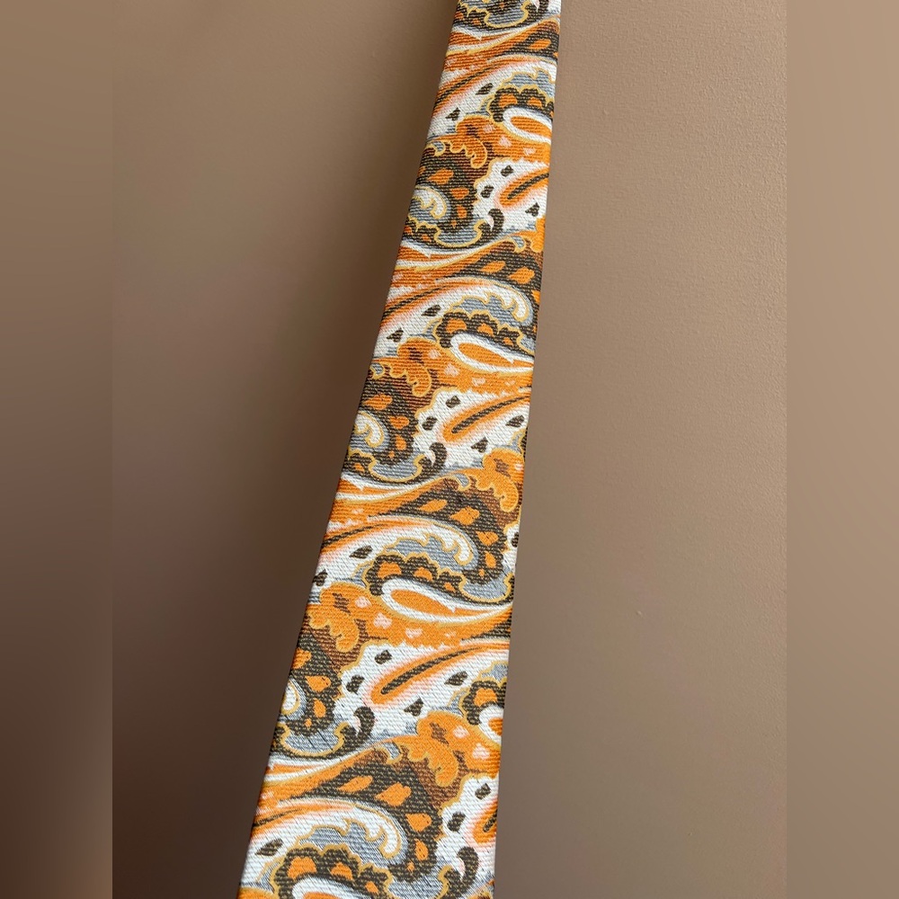 NWOT Vintage Carnaval de Paris Stacked Paisley Tie in Cream, Grey, & Orange. - Picture 2 of 12
